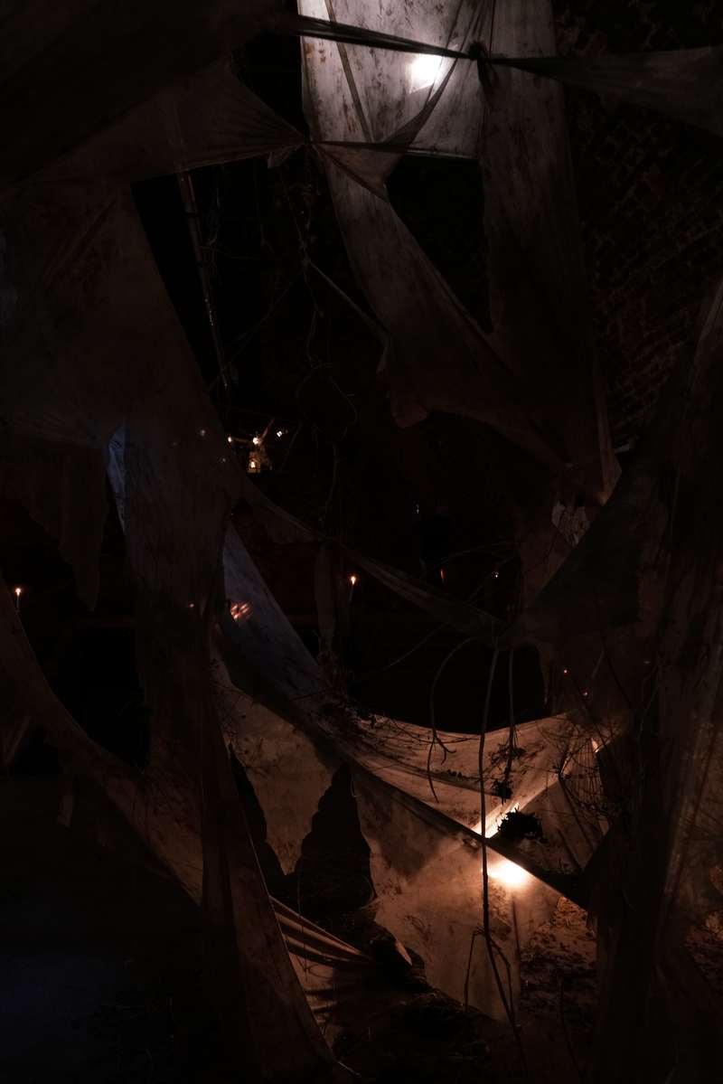 Ce qui me servait de boussole, bunker, ReBunker Collective, Varna (Bulgarie), exposition Memory Fragments, 2023, vue 2