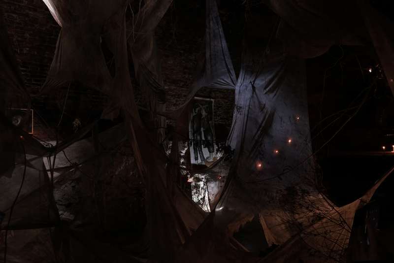 Ce qui me servait de boussole, bunker, ReBunker Collective, Varna (Bulgarie), exposition Memory Fragments, 2023, vue 4