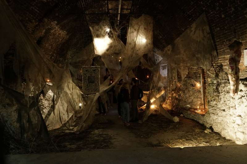 Ce qui me servait de boussole, bunker, ReBunker Collective, Varna (Bulgarie), exposition Memory Fragments, 2023, vue 5