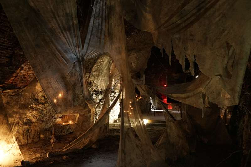 Ce qui me servait de boussole, bunker, ReBunker Collective, Varna (Bulgarie), exposition Memory Fragments, 2023, vue 7