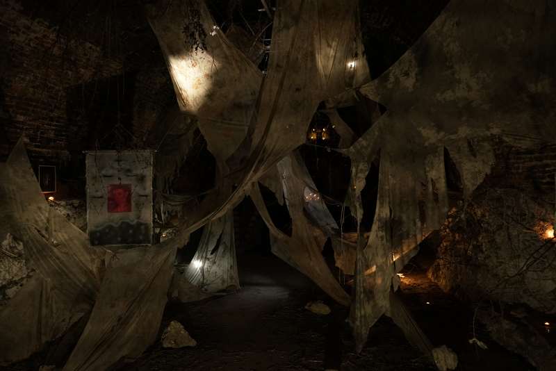 Ce qui me servait de boussole, bunker, ReBunker Collective, Varna (Bulgarie), exposition Memory Fragments, 2023, vue 9