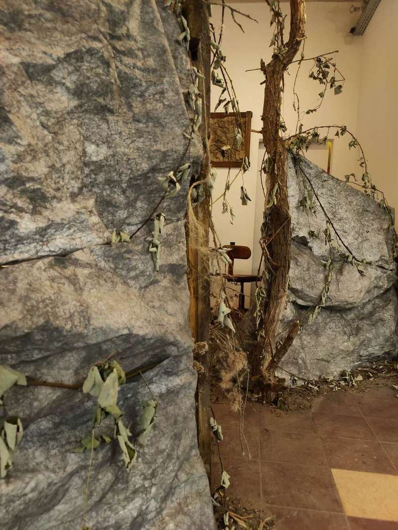 Creuse le trou, enferme les racines coupées, Ich liebe den Klang der Wellen, MerKunst Gallery (Allemagne), 2024, vue 4