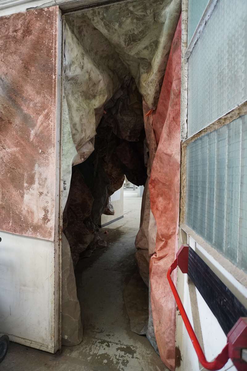 Sous doigts, milliards de marées, Entrée d'exposition, Hangar Belle de Mai, Marseille, 2023, vue 1