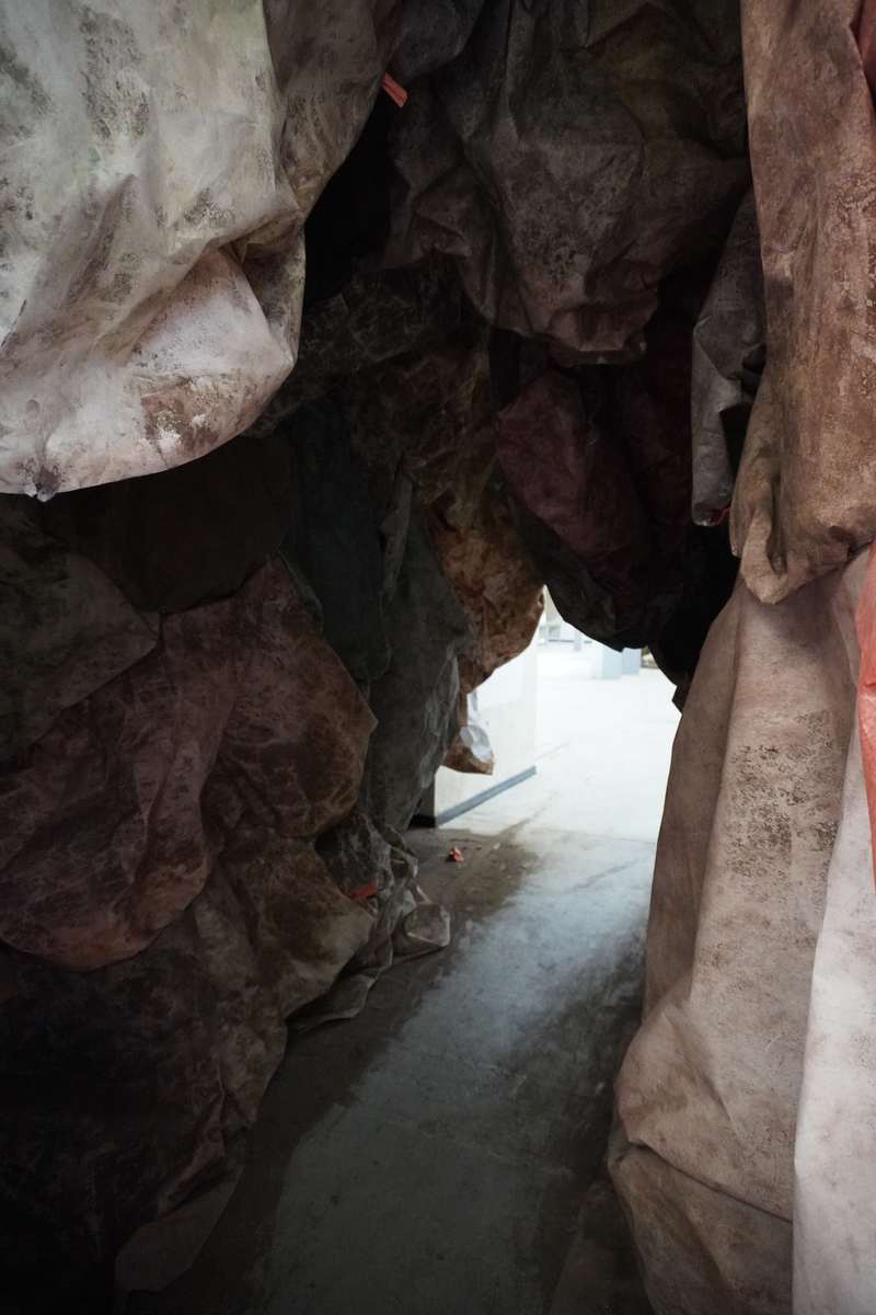 Sous doigts, milliards de marées, Entrée d'exposition, Hangar Belle de Mai, Marseille, 2023, vue 2