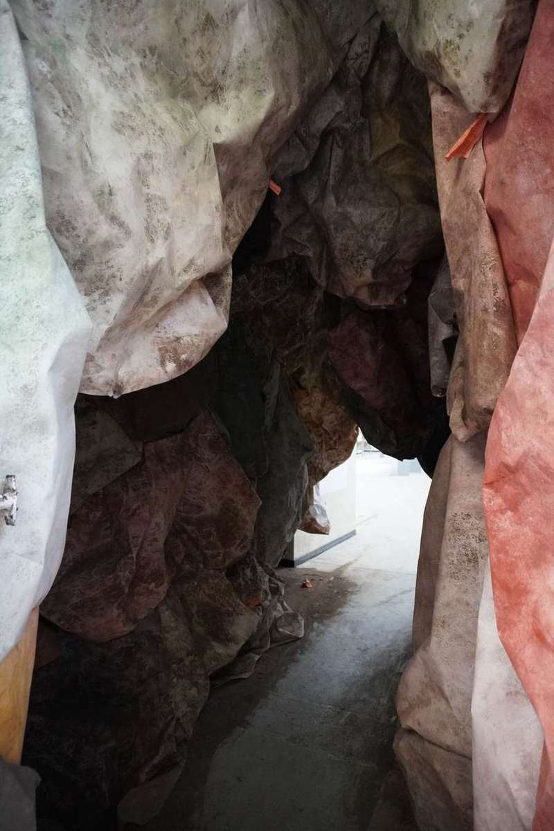 Sous doigts, milliards de marées, Entrée d'exposition, Hangar Belle de Mai, Marseille, 2023, vue 3