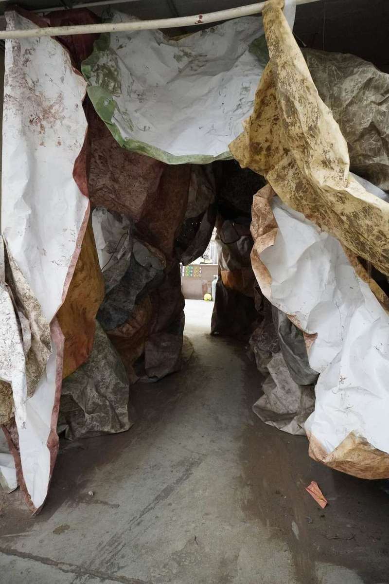 Sous doigts, milliards de marées, Entrée d'exposition, Hangar Belle de Mai, Marseille, 2023, vue 4