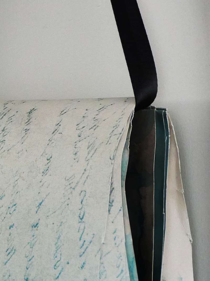 Symbole au cou, Hide & Seek, Maison Bruneau, Paris, 2024, vue 2