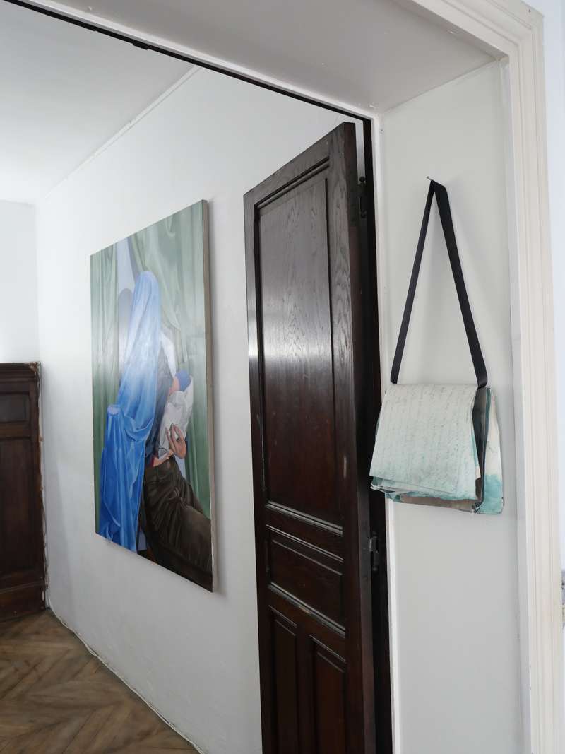 Symbole au cou, Hide & Seek, Maison Bruneau, Paris, 2024, vue 4